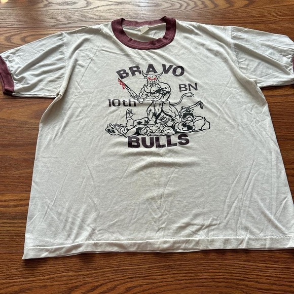 80s Military Ft Campbell Police Bravo BN 10th Bulls Single Stitch Ivory Size Med - Picture 1 of 7